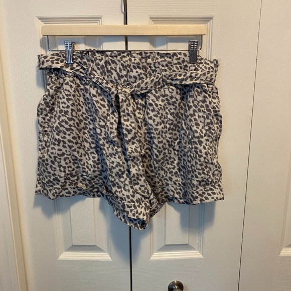 aerie Pants - Aerie women’s Size L shorts
